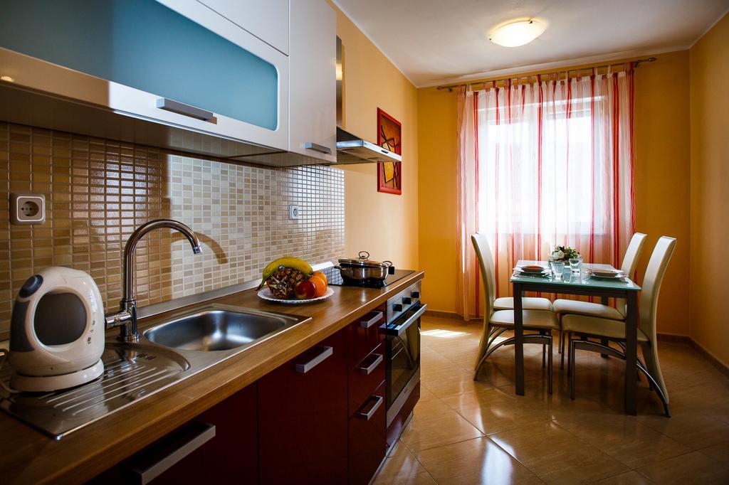 Rogoznica Apartments Kristina Rum bild