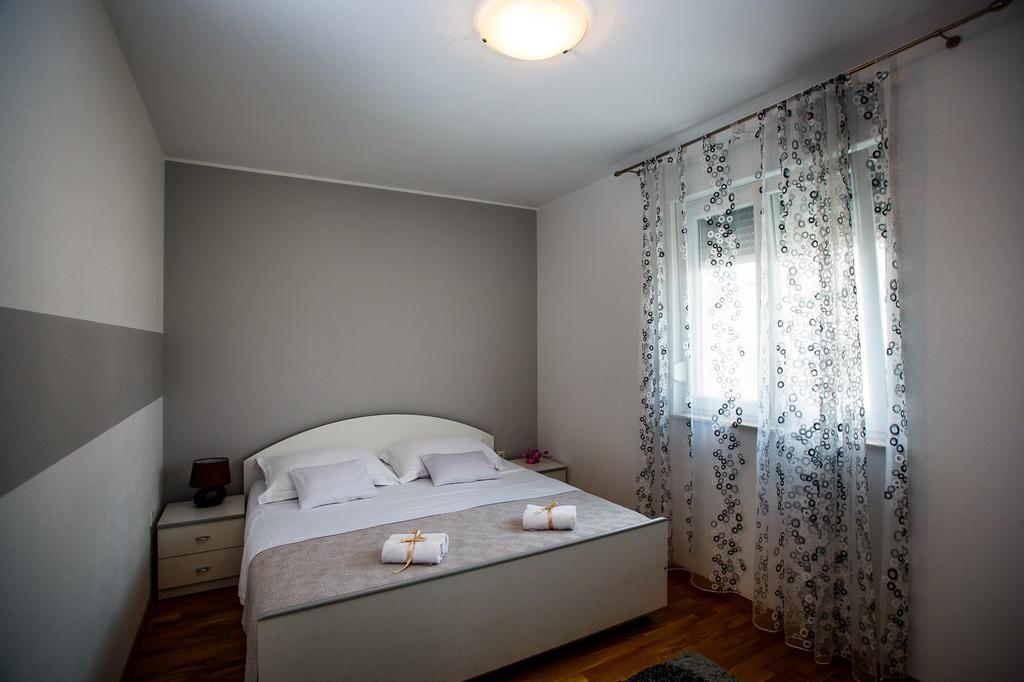 Rogoznica Apartments Kristina Rum bild